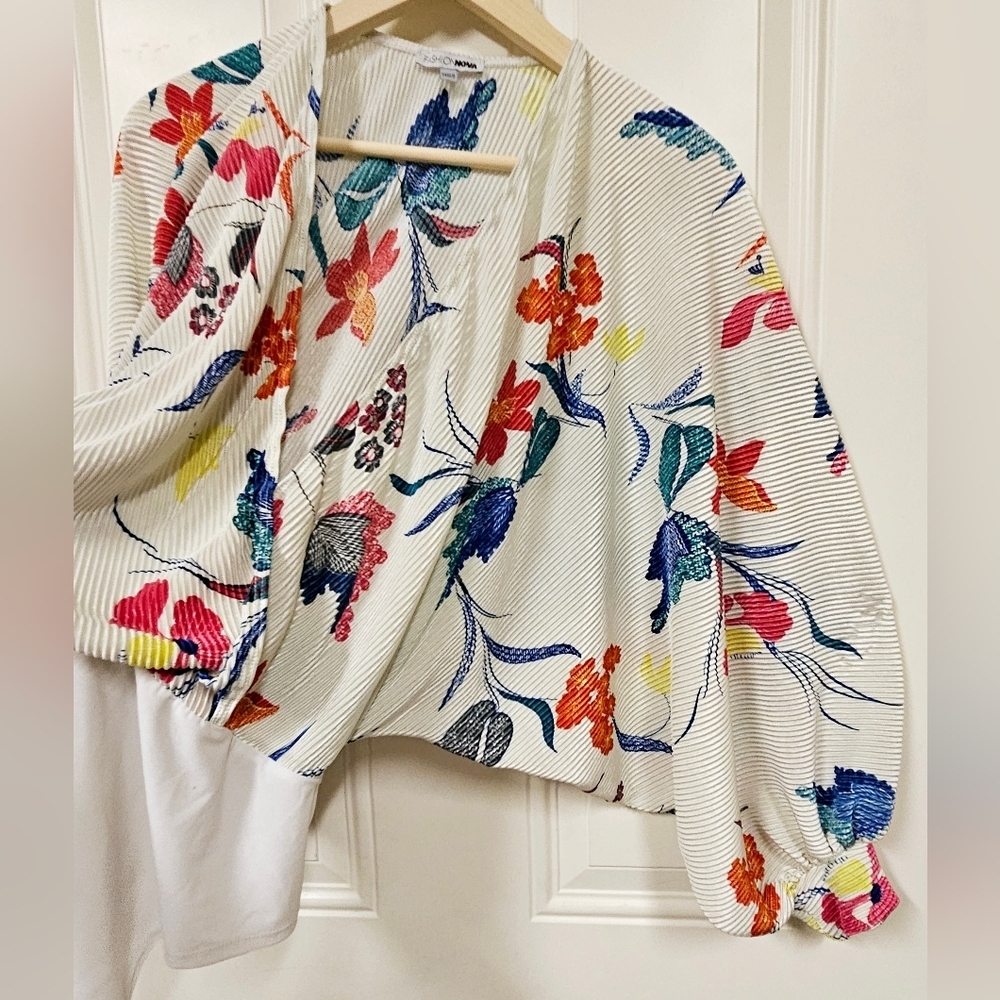 COPY - Fashion Nova Floral flowers pleated bishop sleeve Bodysuit blouse size L - Picture 4 of 12